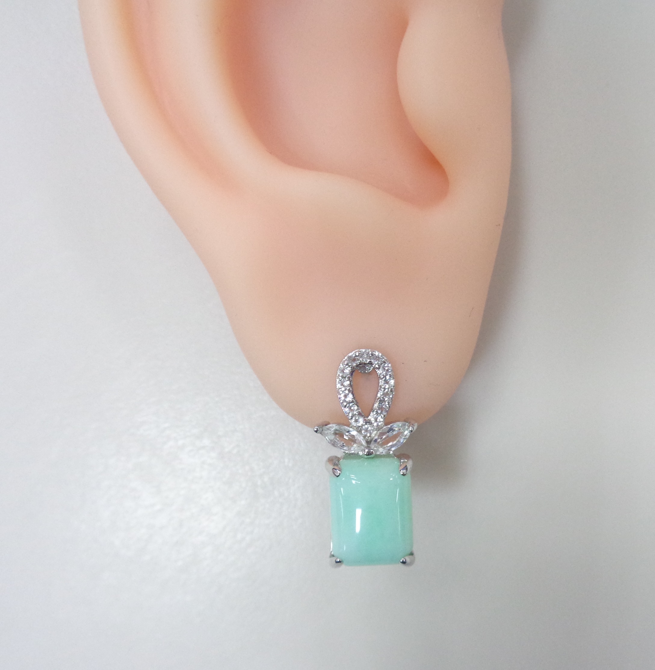 Серебряные серьги с зелеными халцедонами